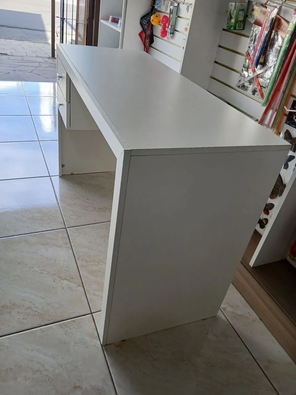 Escrivaninha Impecável, com gavetas  - Foto 4