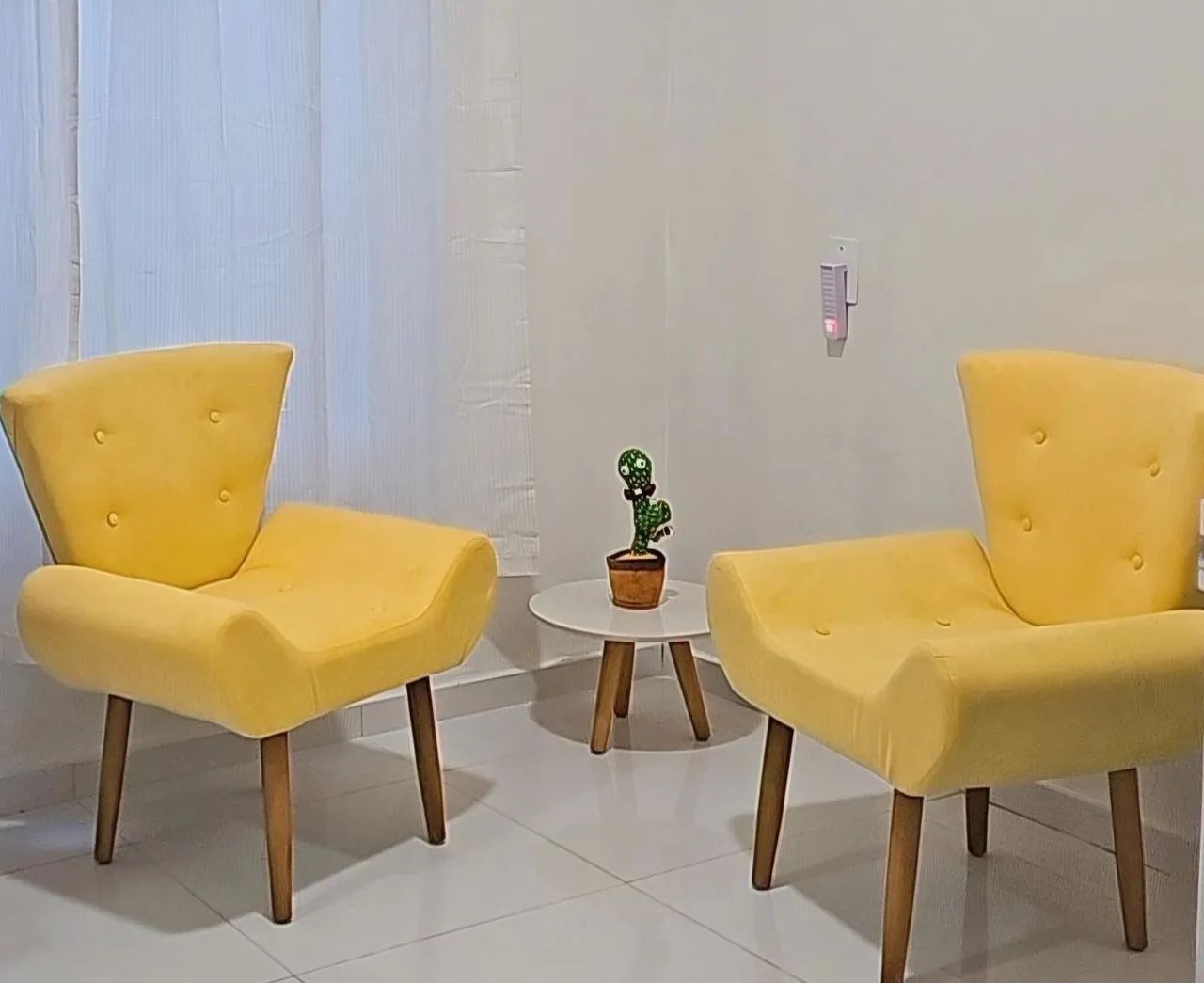 2 Poltronas Amarelas