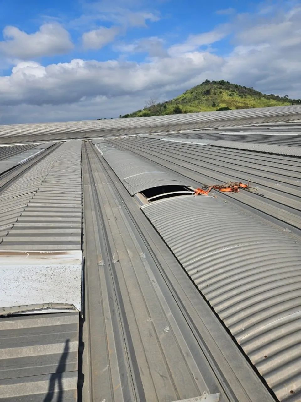 TELHADOS E PORTÕES INDUSTRIAIS - Foto 5
