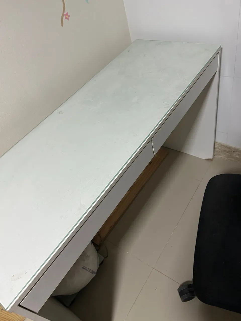 Escrivaninha com vidro grosso