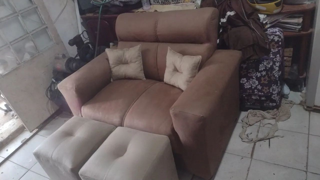 Vendo kit; sofá de 2 lugares com 2 pulfs e duas almofadas. - Foto 5