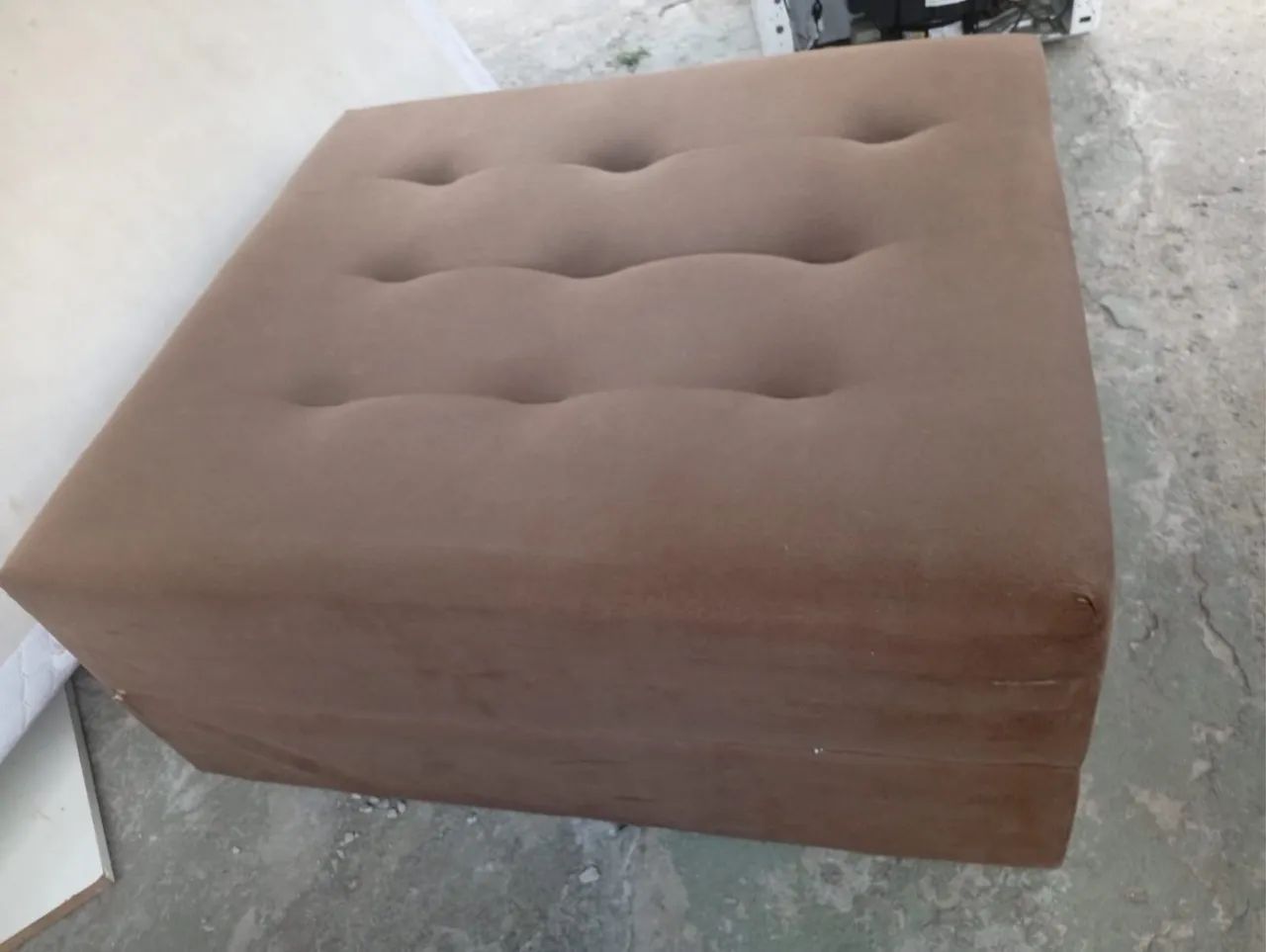Mesa puff acolchoado marron - Foto 3