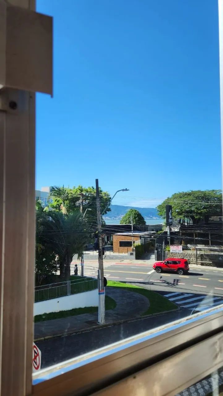 Ótimo apartamento no Coqueiros,  3 quartos, 2 andar, suíte, cozinha mobiliada - Foto 11
