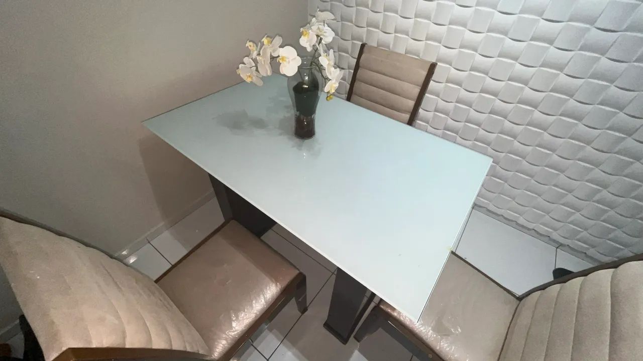 Mesa com 4 cadeiras  - Foto 2