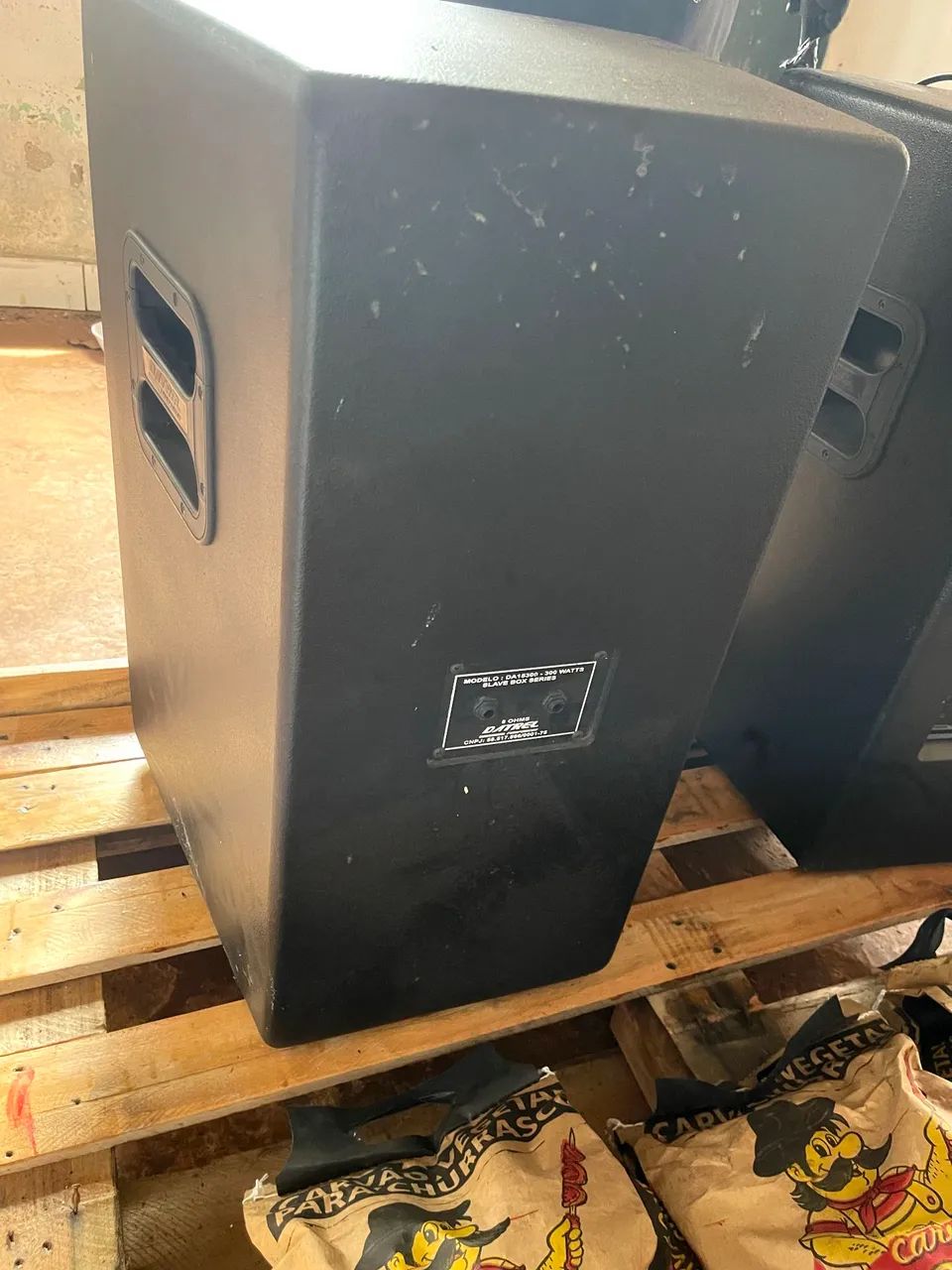 Caixa de Som Ativa Datrel AT15-300 com falante de 15 polegadas e 300W RMS de potência. - Foto 2