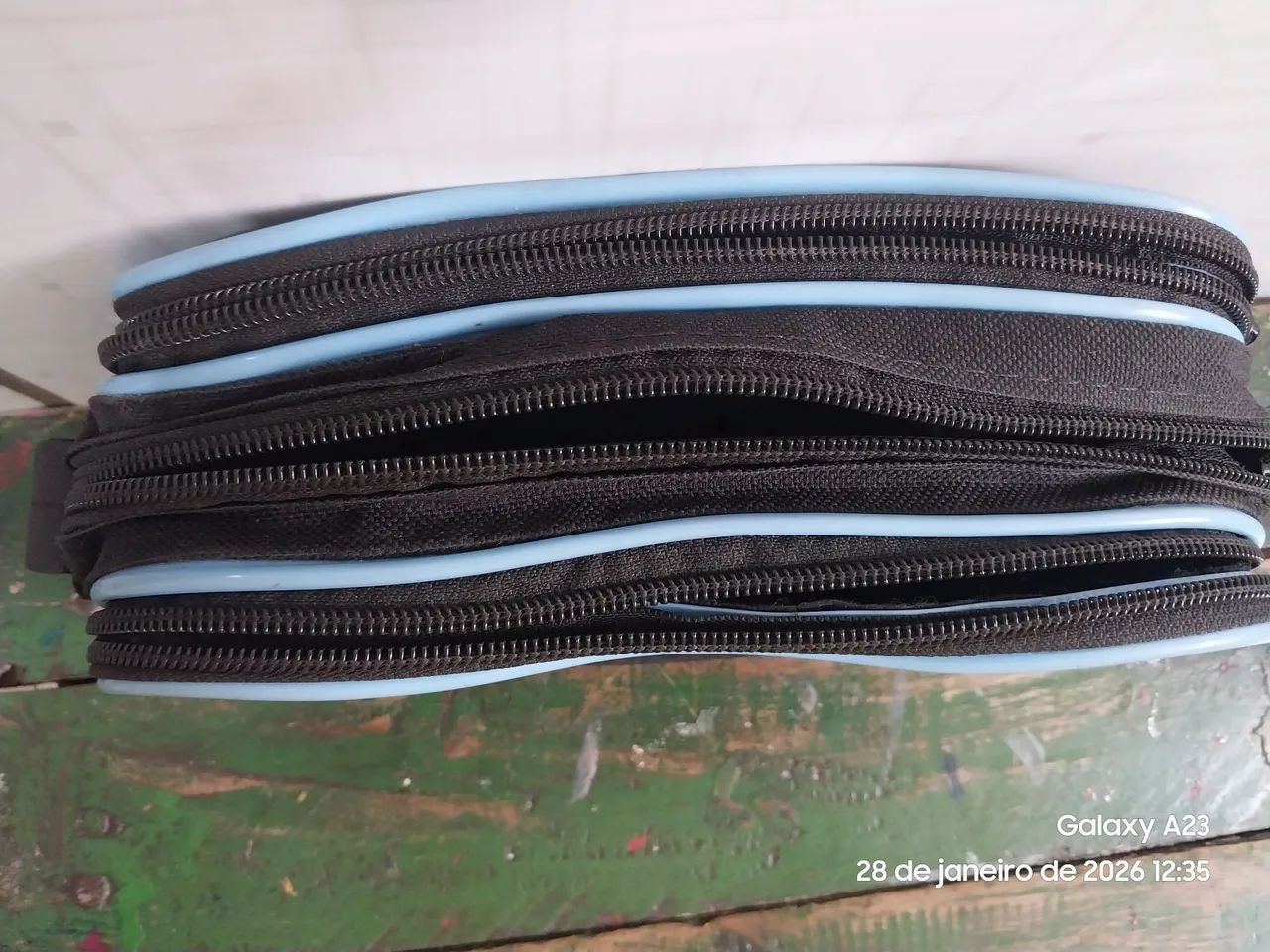 Estojo preto e azul com 3 compartimentos  - Foto 2
