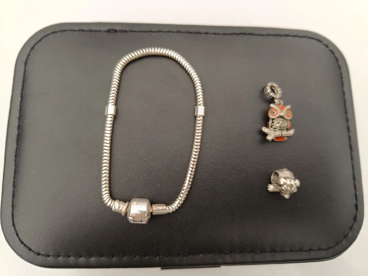 Pulseira em Prata Esterlina 925 com 2 Berloques em Prata - Coruja e Cachorro - Foto 2