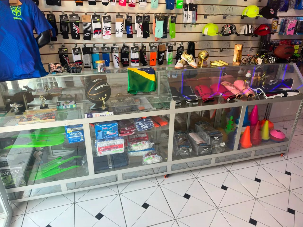 Balcão Vitrine Expositor de Vidro 2 Metros (Com Rodinhas) - Usado - Foto 3