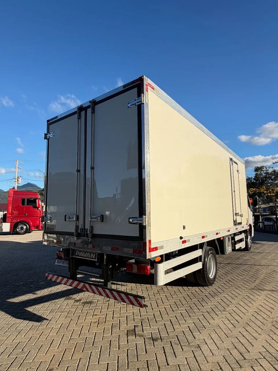 Accelo 815 Bau Refrigerado PAVAN 6m - Foto 4