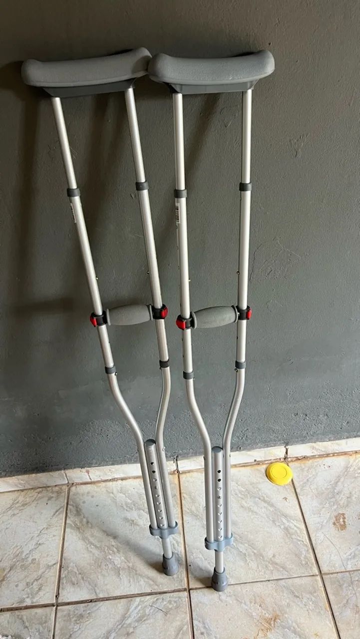 Vendo um par de muleta 