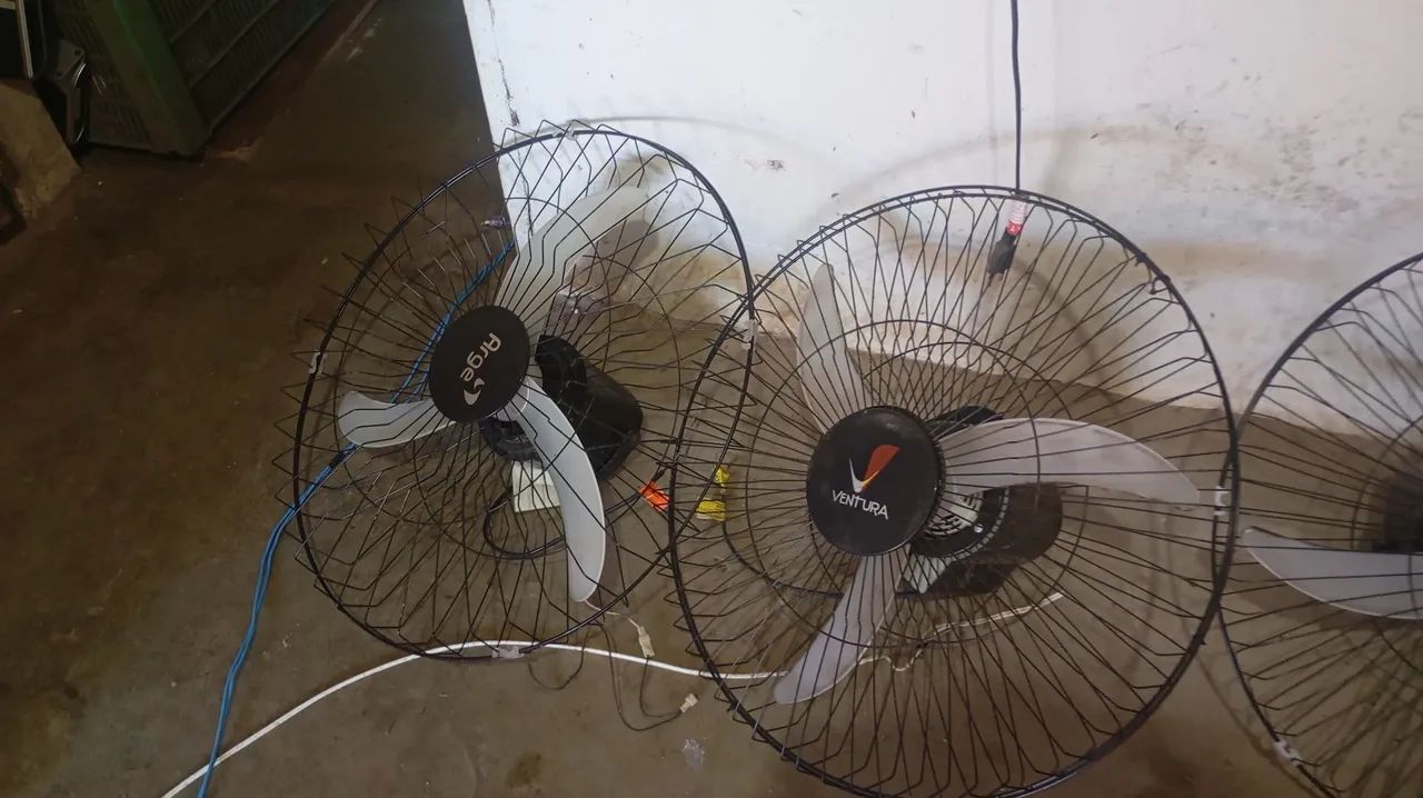 4 ventiladores funcionando bivolt, com suporte - Foto 3