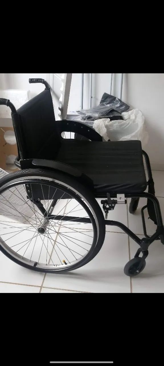 Cadeira de rodas monobloco super leve  - Foto 4