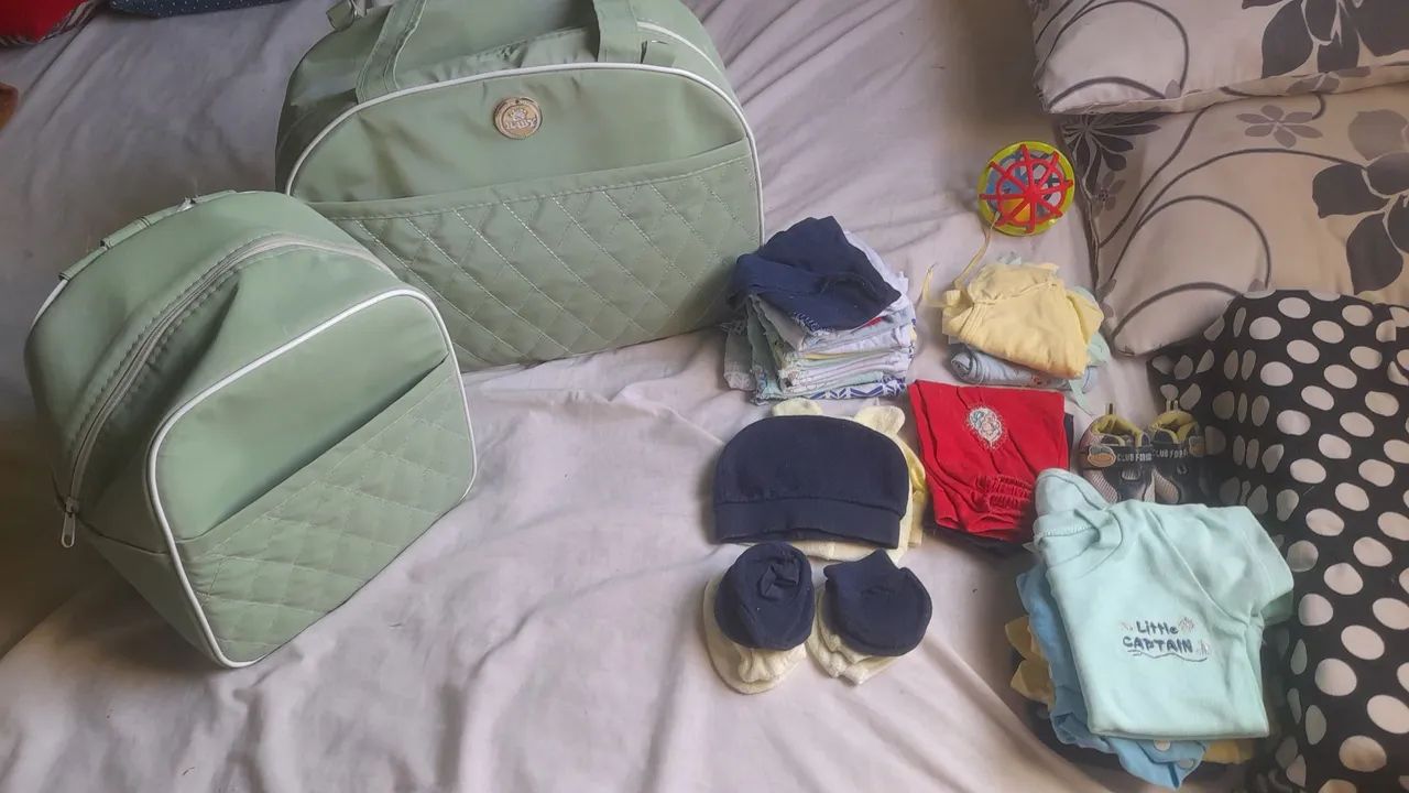 Vende-se berço,e essa 2 bolsas de maternidade  - Foto 3