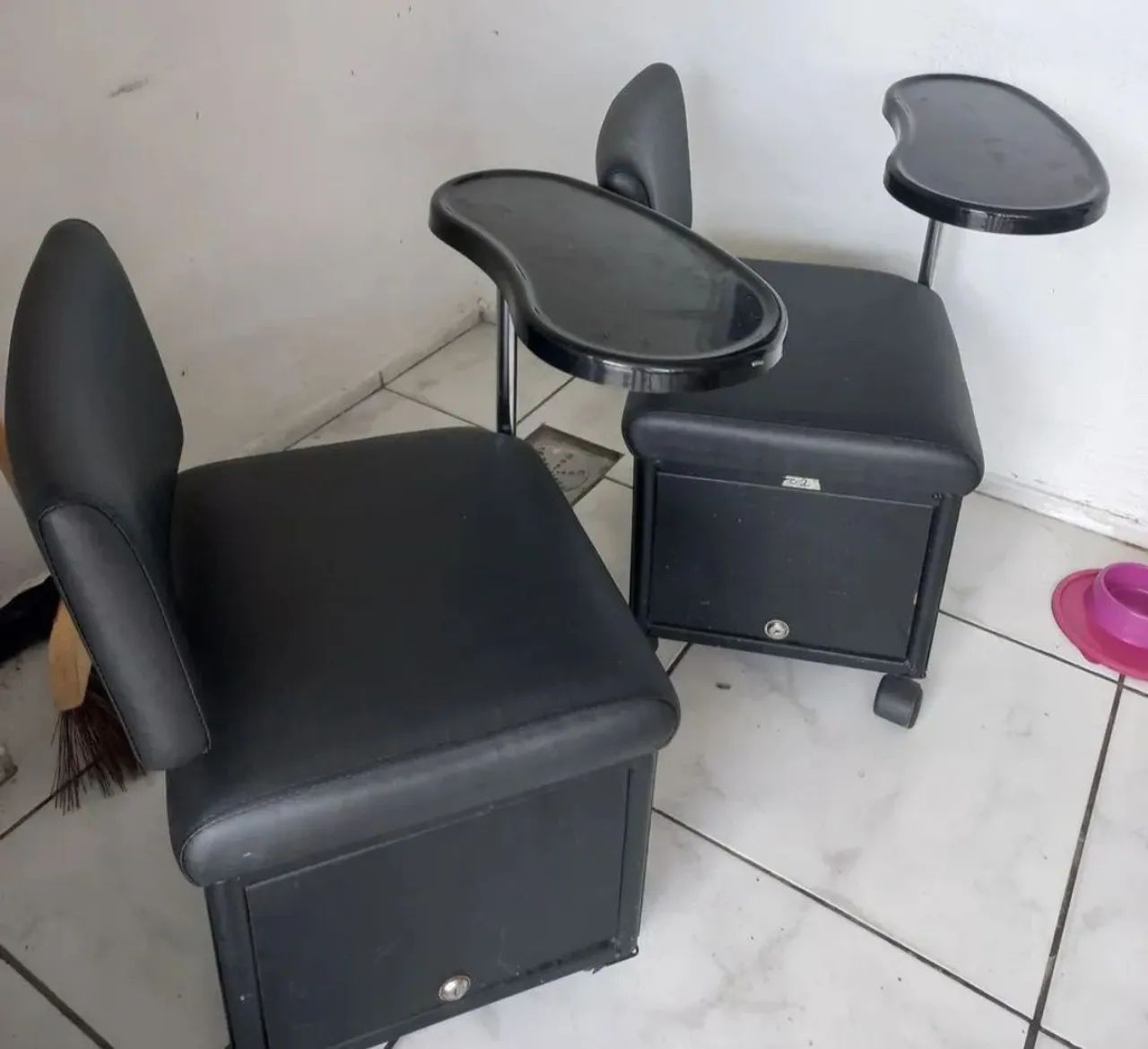 2 cadeiras de manicure em bom uso  - Foto 2
