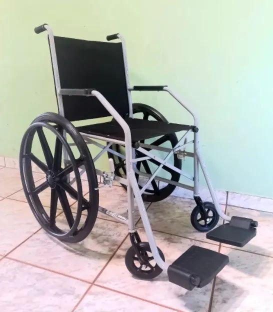 Cadeira de rodas padrão básica nova lacrada