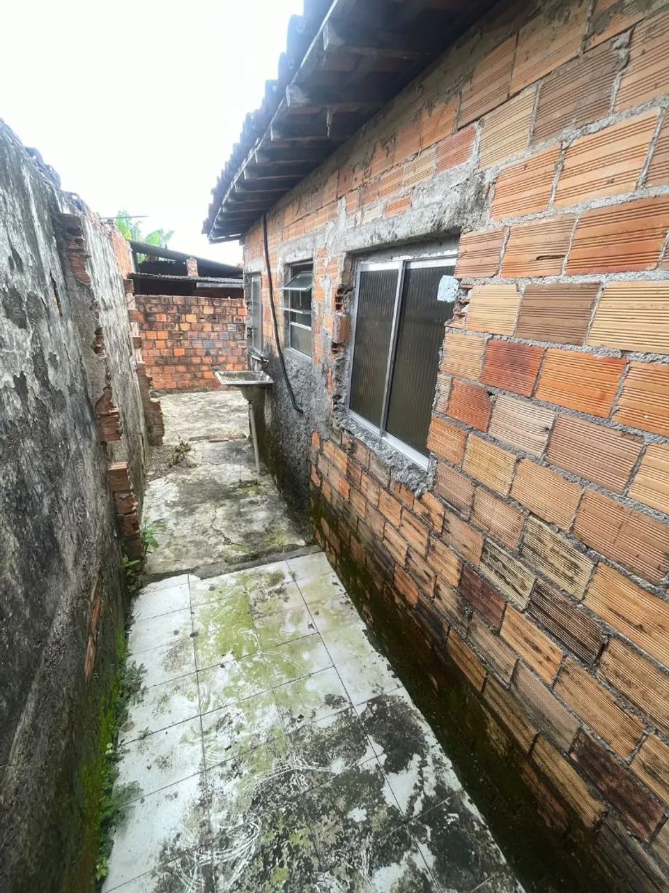 Casa a menos de dez minutos da UFS precisando de reforma completa - Foto 3