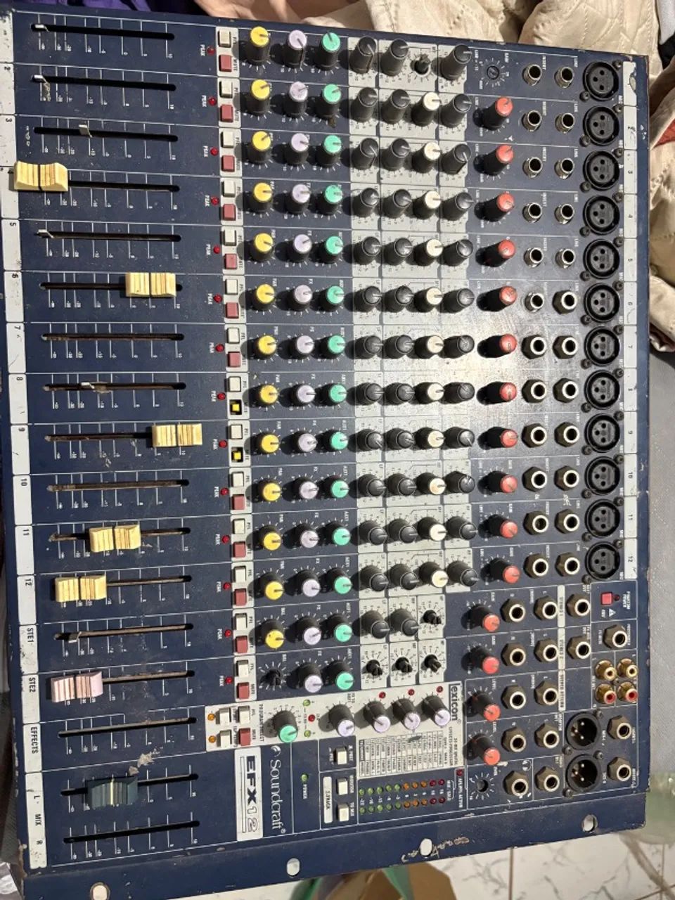 Mesa de som - Soundcraft EFX 12