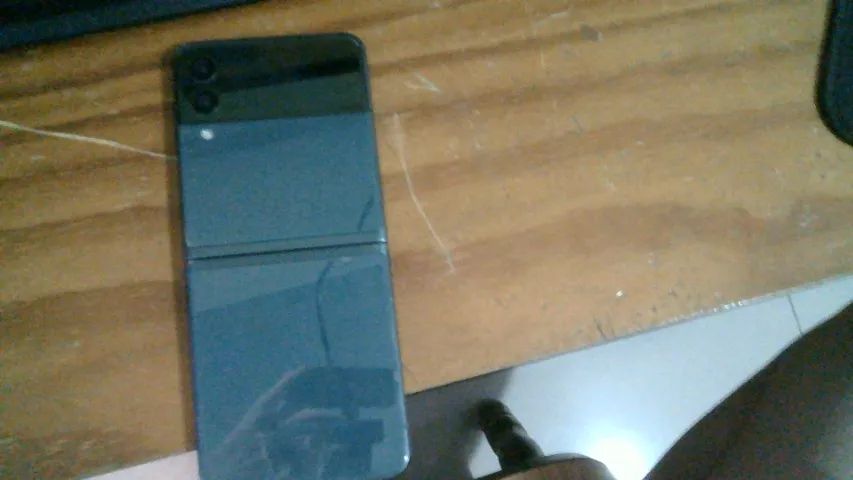Galaxy Z flip 3 com defeito - Foto 4