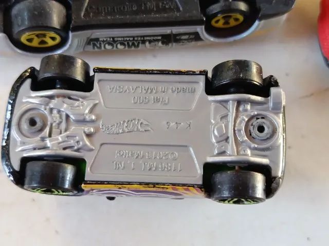 Lote 7 Carrinhos Hot Wheels e Colecionáveis - Foto 3