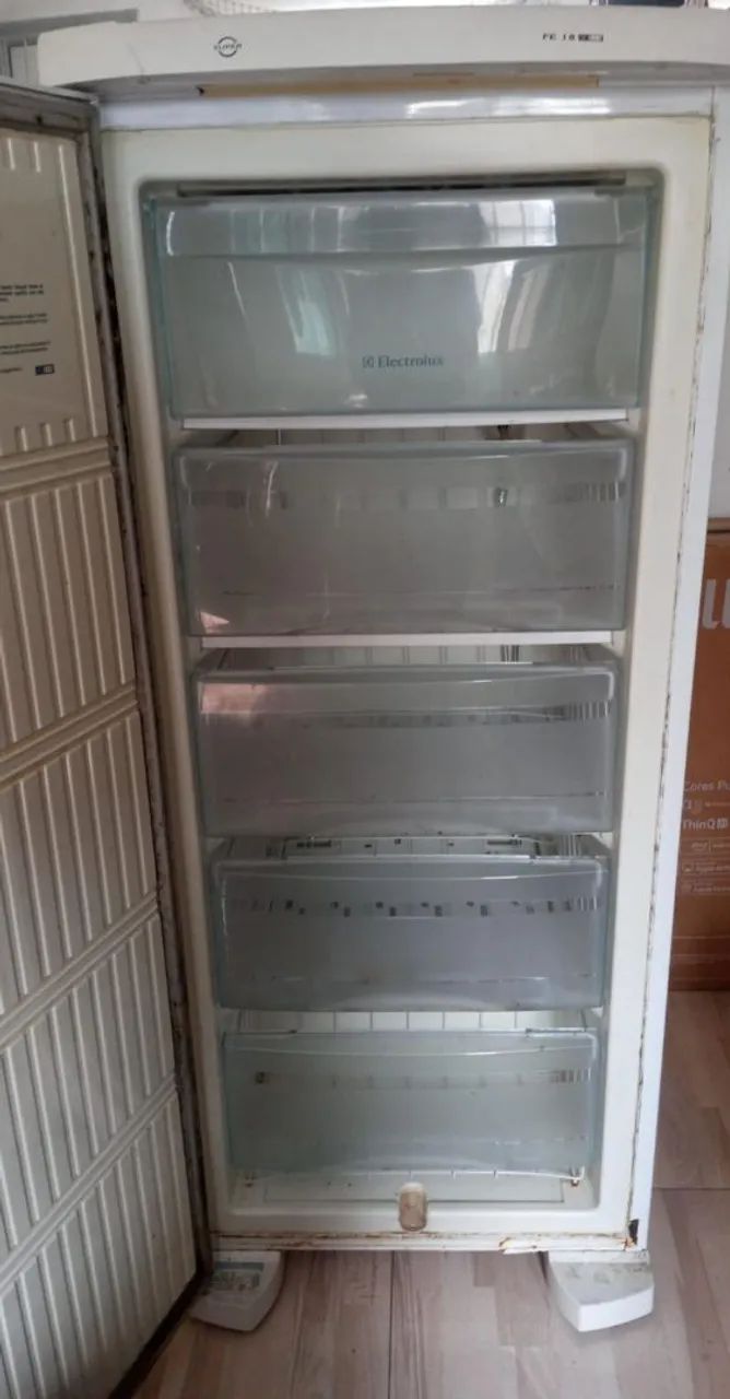 Freezer vertical Eletrolux pouco usado  - Foto 2