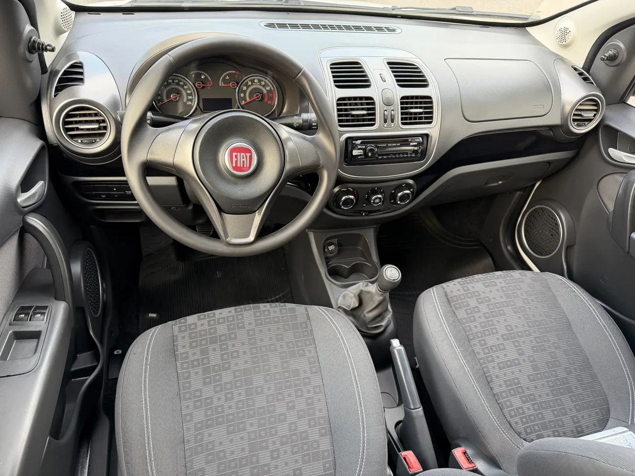 Fiat Palio Attractive 1.0 EVO Fire Flex 8V 5P 2017 - Foto 5