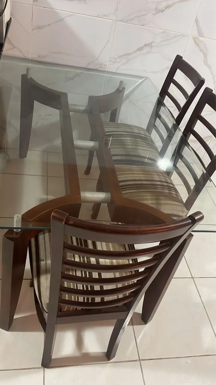 Vendo mesa de jantar com 3 cadeiras 64994315049730120