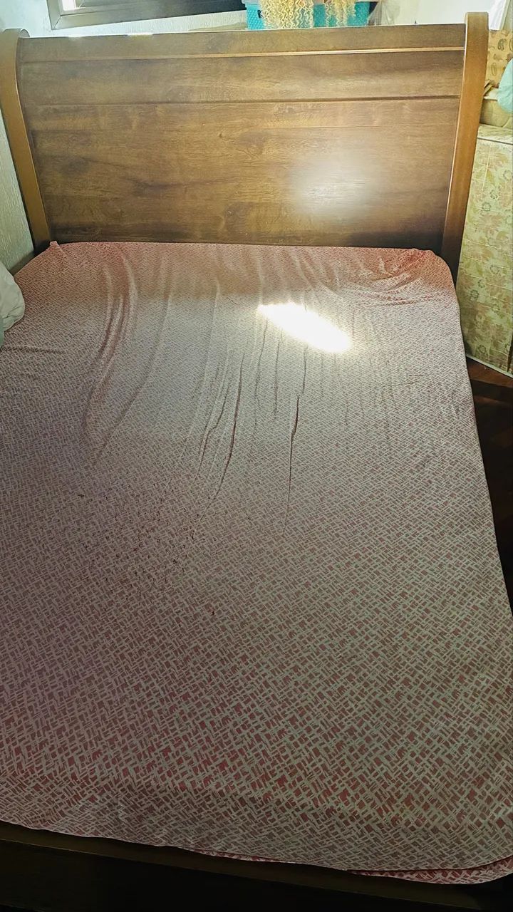 Cama de casal com colchão 
