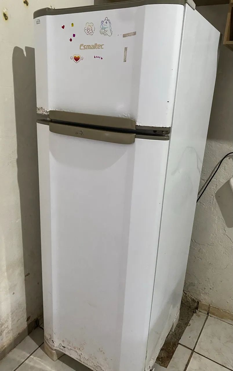 Geladeira Esmaltec