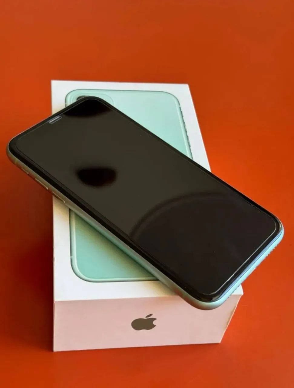 Vendo iPhone 11 64gb, na caixa e vai com carregador - Foto 2