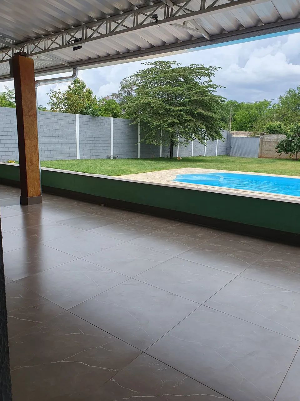 Vendo Chácara completa com casa, piscina, pomar, área de lazer completa - Foto 2