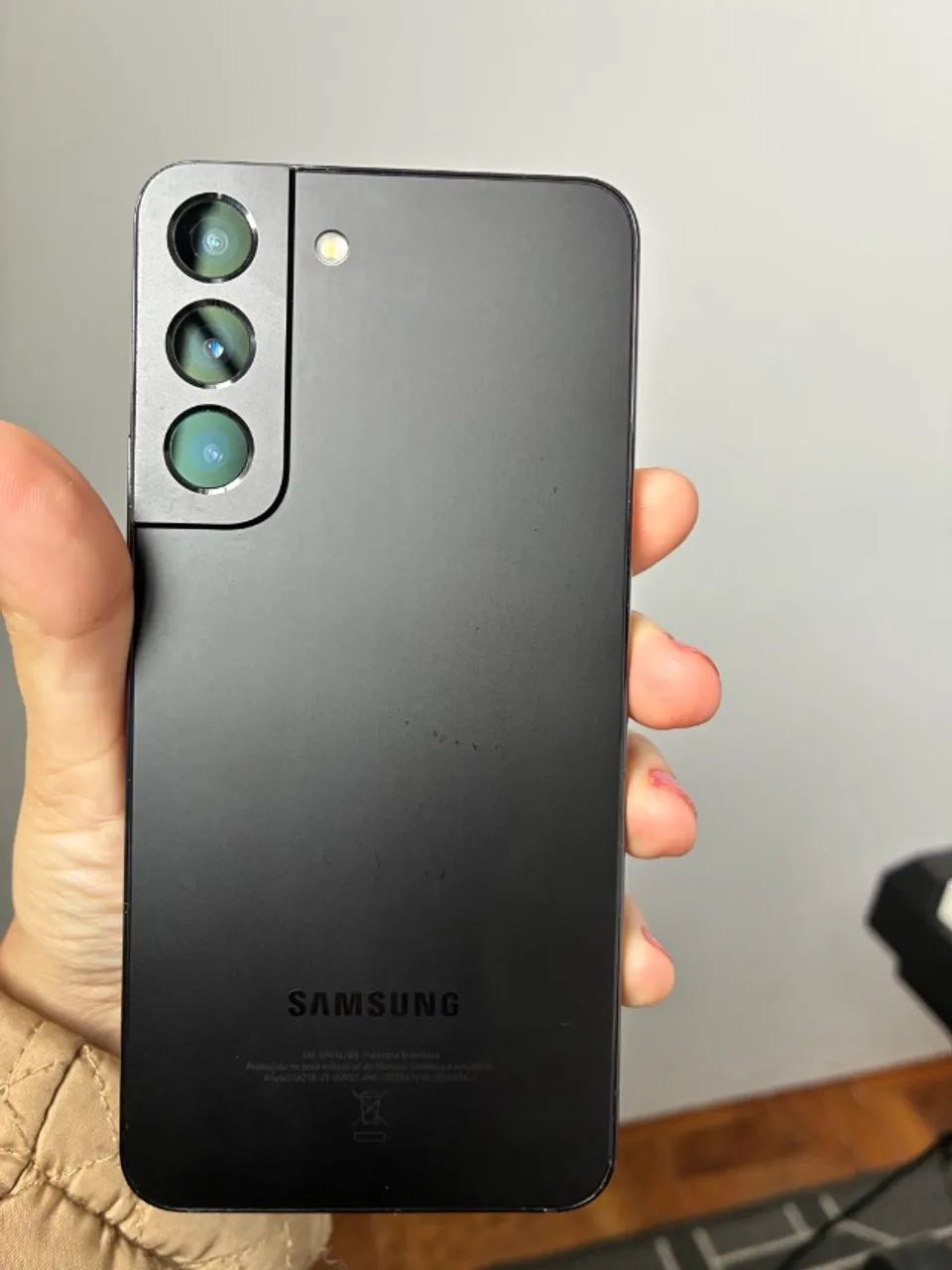 Celular Samsung S22 - risco verde - Foto 5