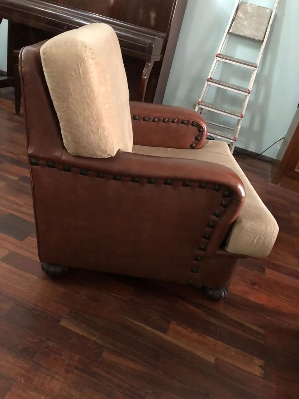 Conjunto de sofá 4 lugares + 2 poltronas estilo colonial / clássico - Foto 3