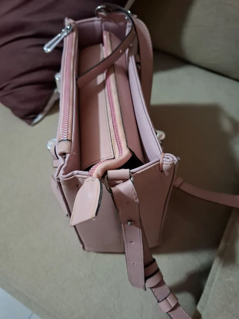 Bolsa Schutz tom suave e elegante - Foto 2