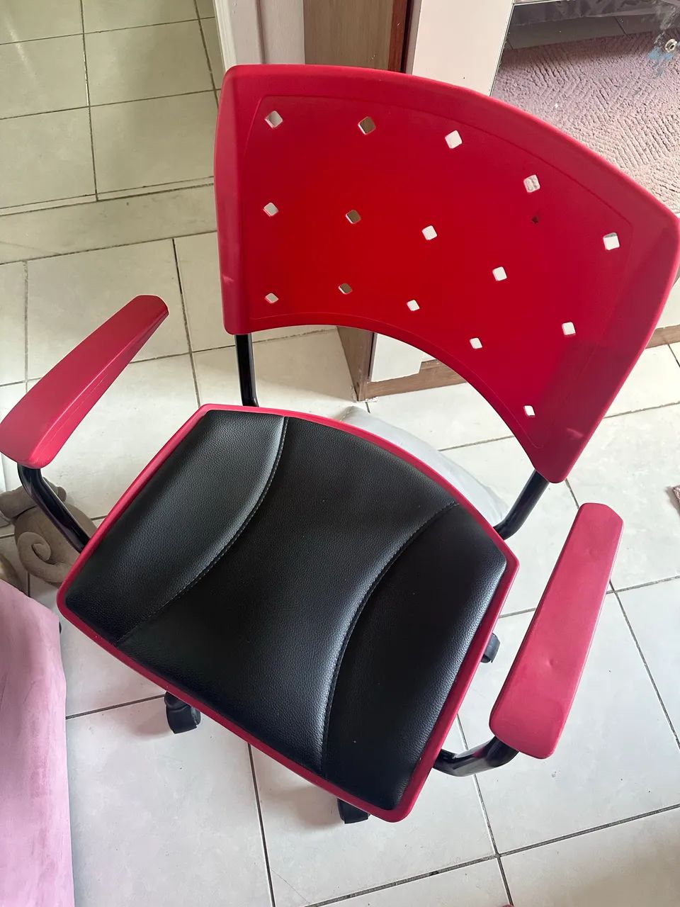 Vende-se cadeira para escrivaninha  - Foto 2