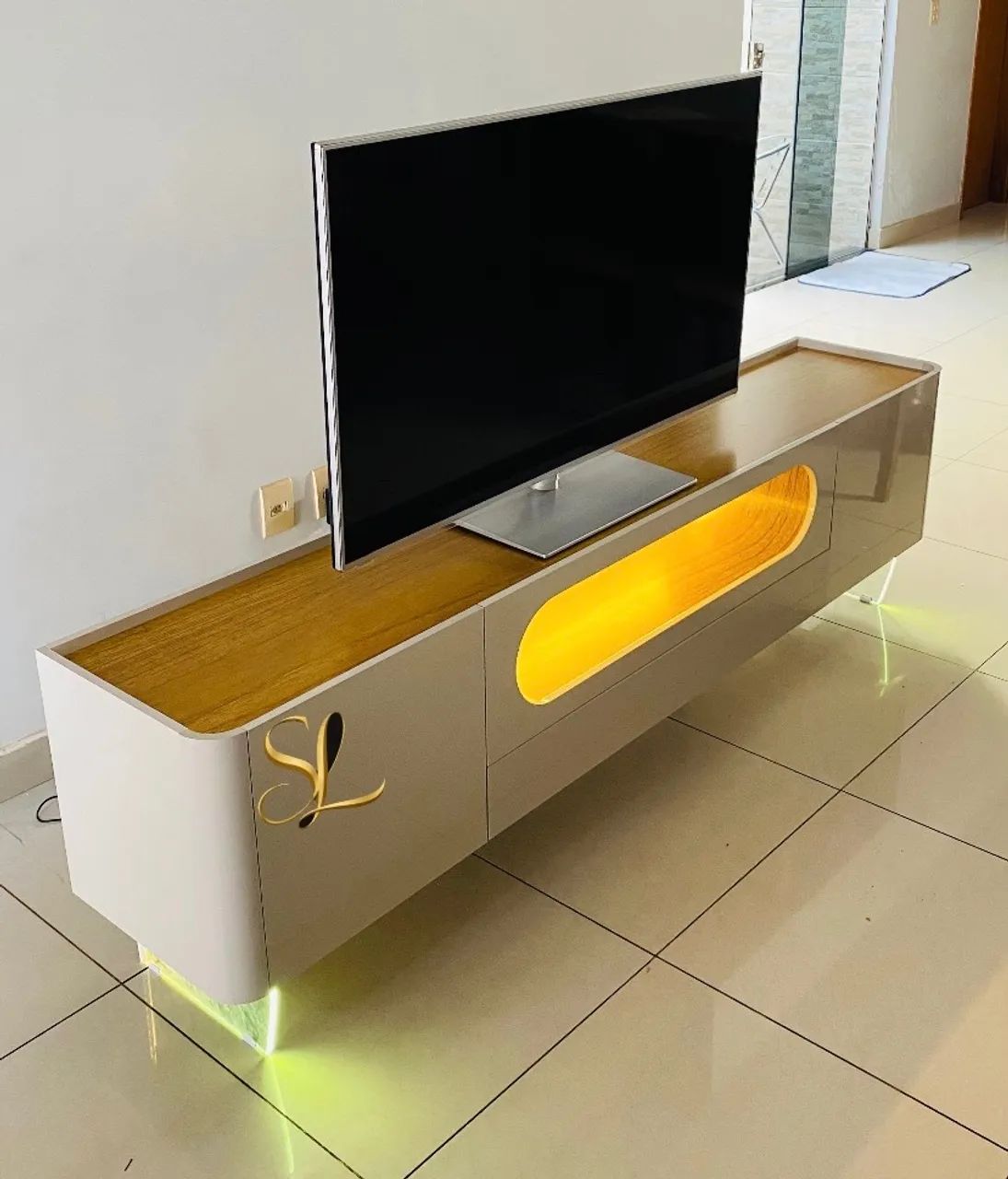Rack MDF com pés de vidro e Led - Promoção 