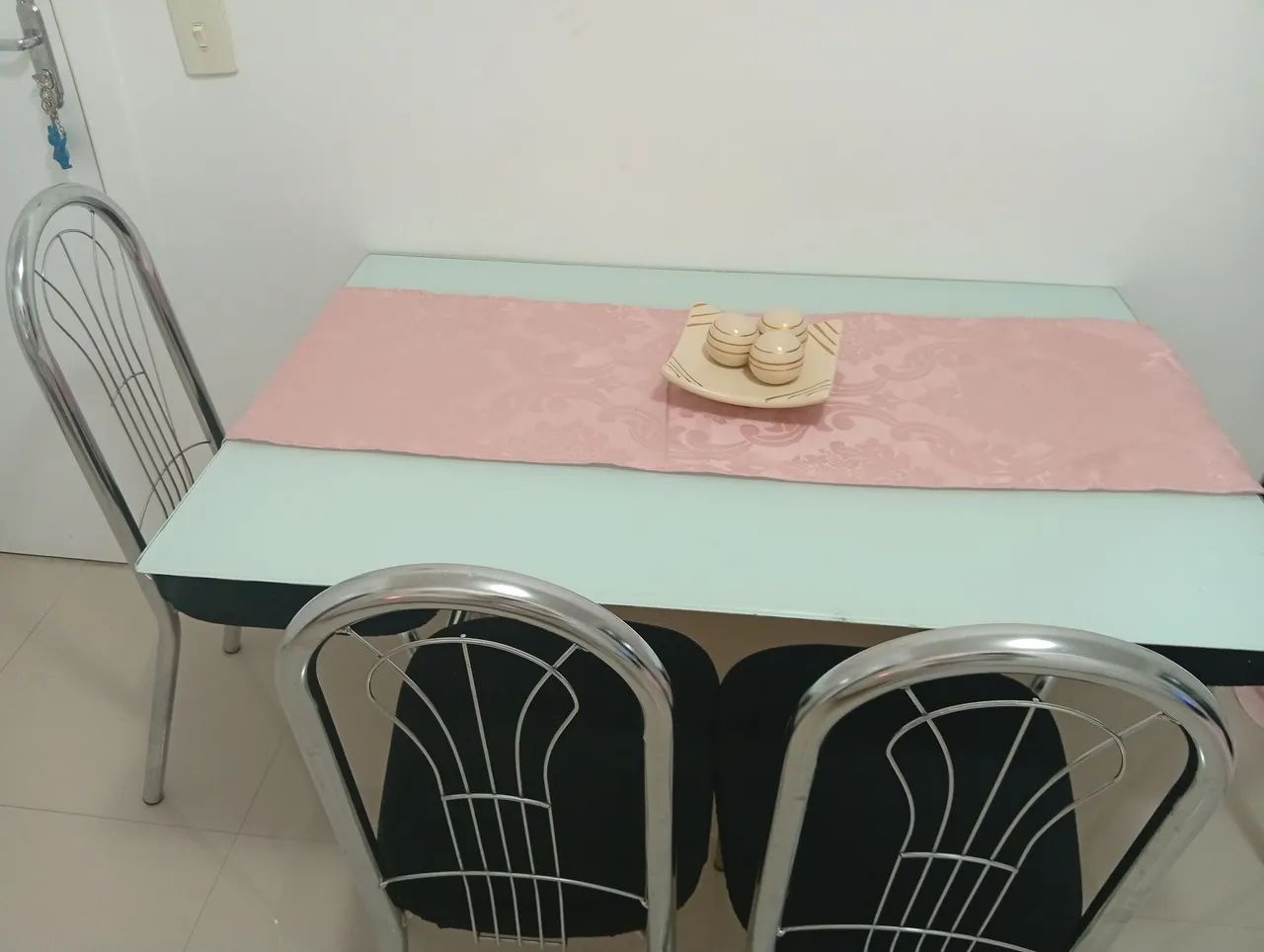 Mesa Retangular com 4 cadeiras 
