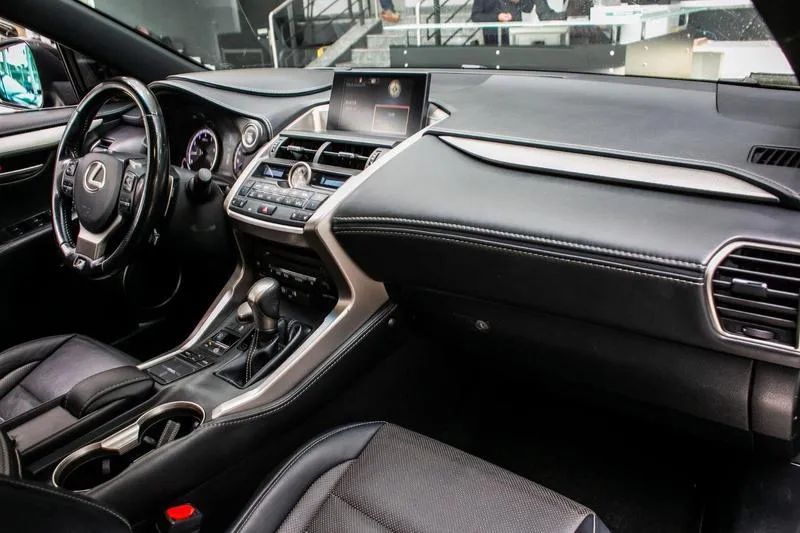 Lexus NX-200t F-sport 2.0 16V 238cv Aut., foto 12 de 20