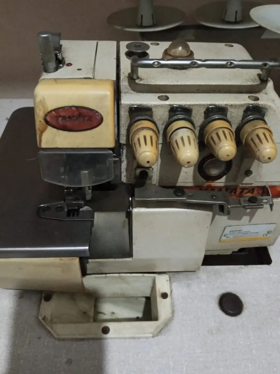 Maquina Overloque industrial Yamata modelo FY747A
