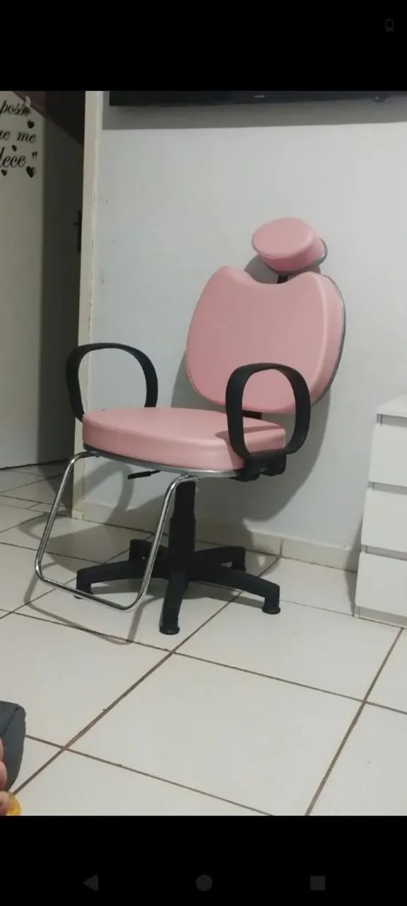 Vendo cadeira pra salão ,nova 