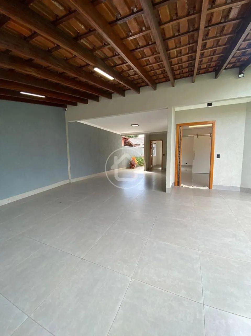 CASA TODA REFORMADA COM PLANEJADOS E QUINTAL - Foto 4