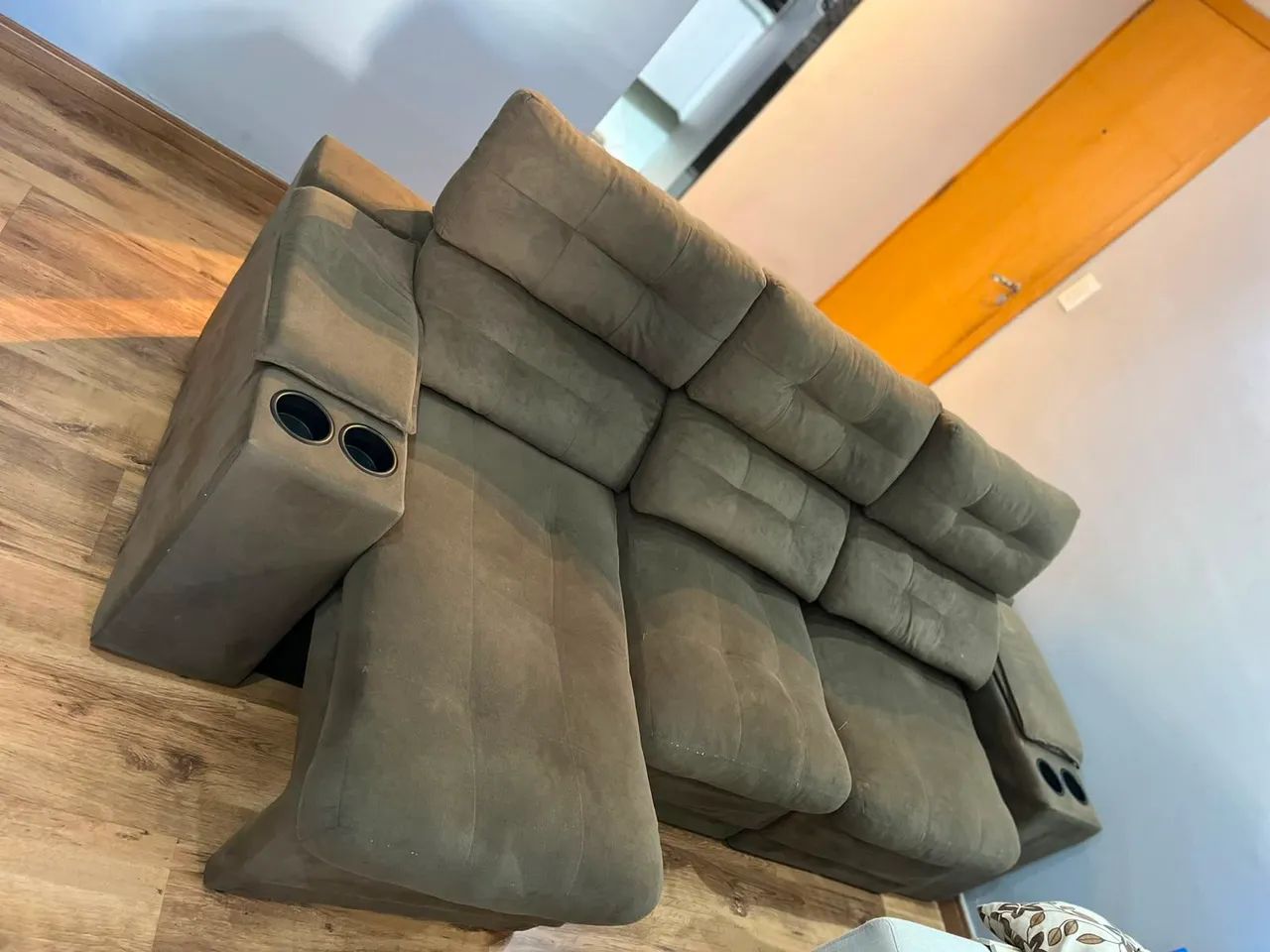 SOFA RETRATIL 3 LUGARES(1°ANO DE USO) - Foto 3