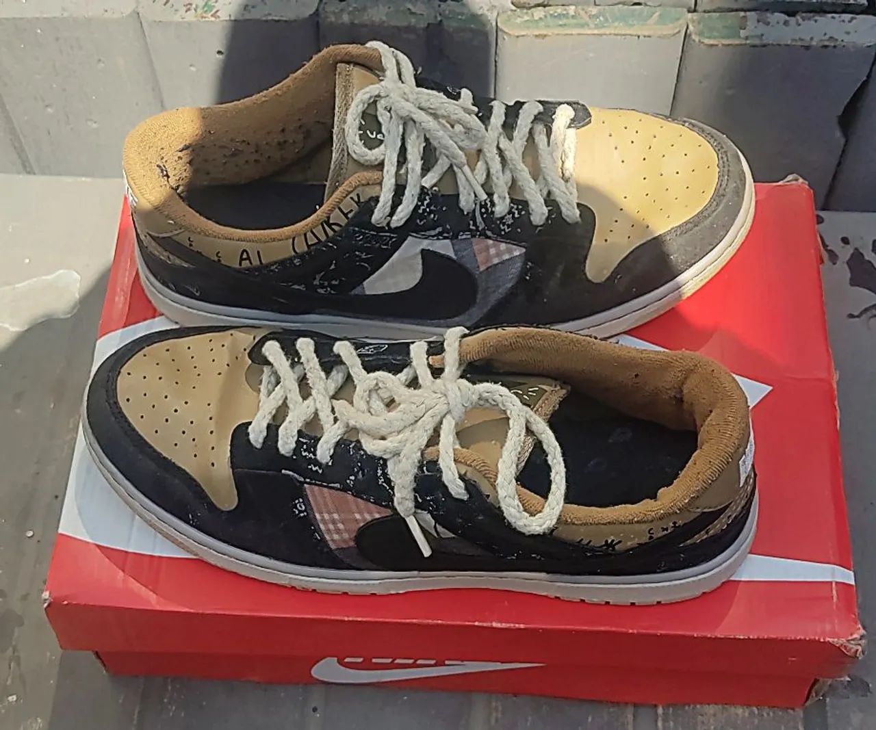 Nike SB Dunk Low x Travis Scott "Cactus Jack - Foto 2