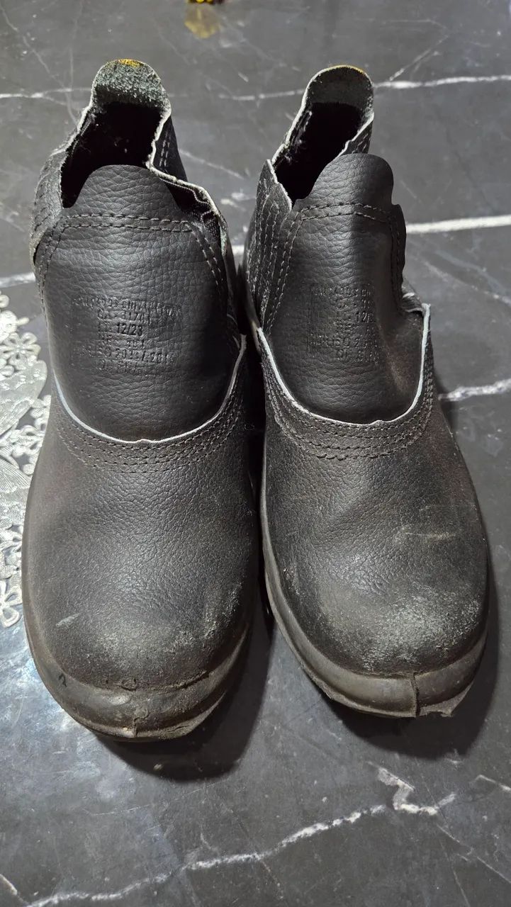 Sapato Bico de ferro número 36