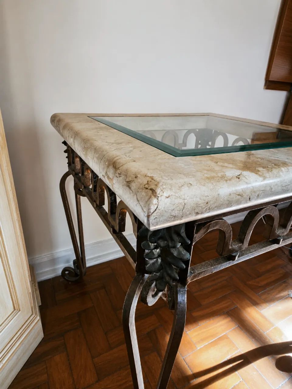 Mesa Lateral em Mármore, Metal e Vidro - Design Clássico - Foto 2