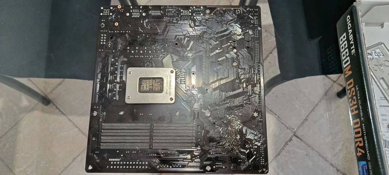 placa mãe gigabyte b660m ds3h lga1700 ddr4 - Foto 4