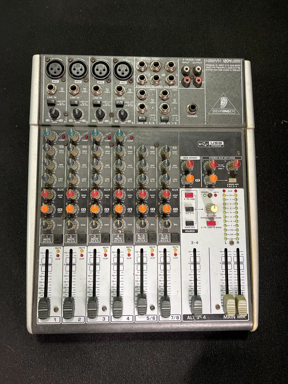 Mesa de som behringer xenyx 1204 usb aceito cartão 