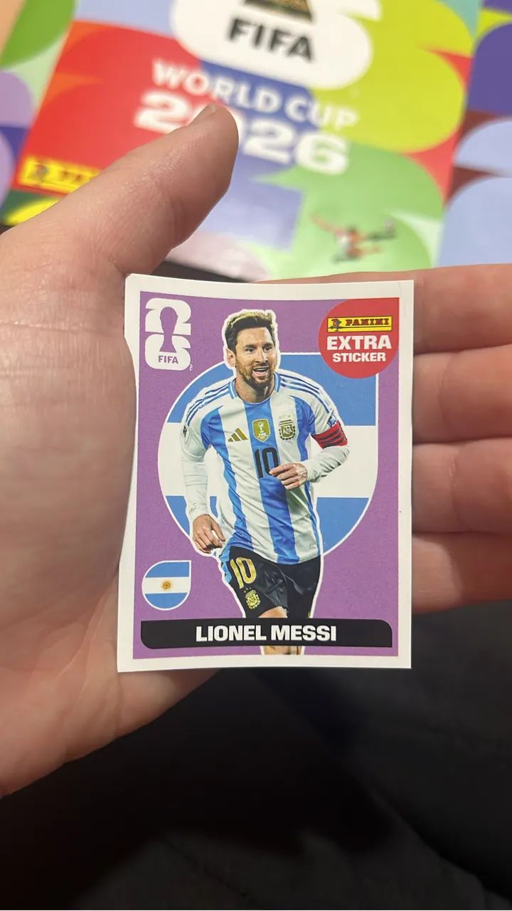 Álbum da Copa com algumas figurinhas coladas + figurinha extra do Messi e Vini Jr  - Foto 3