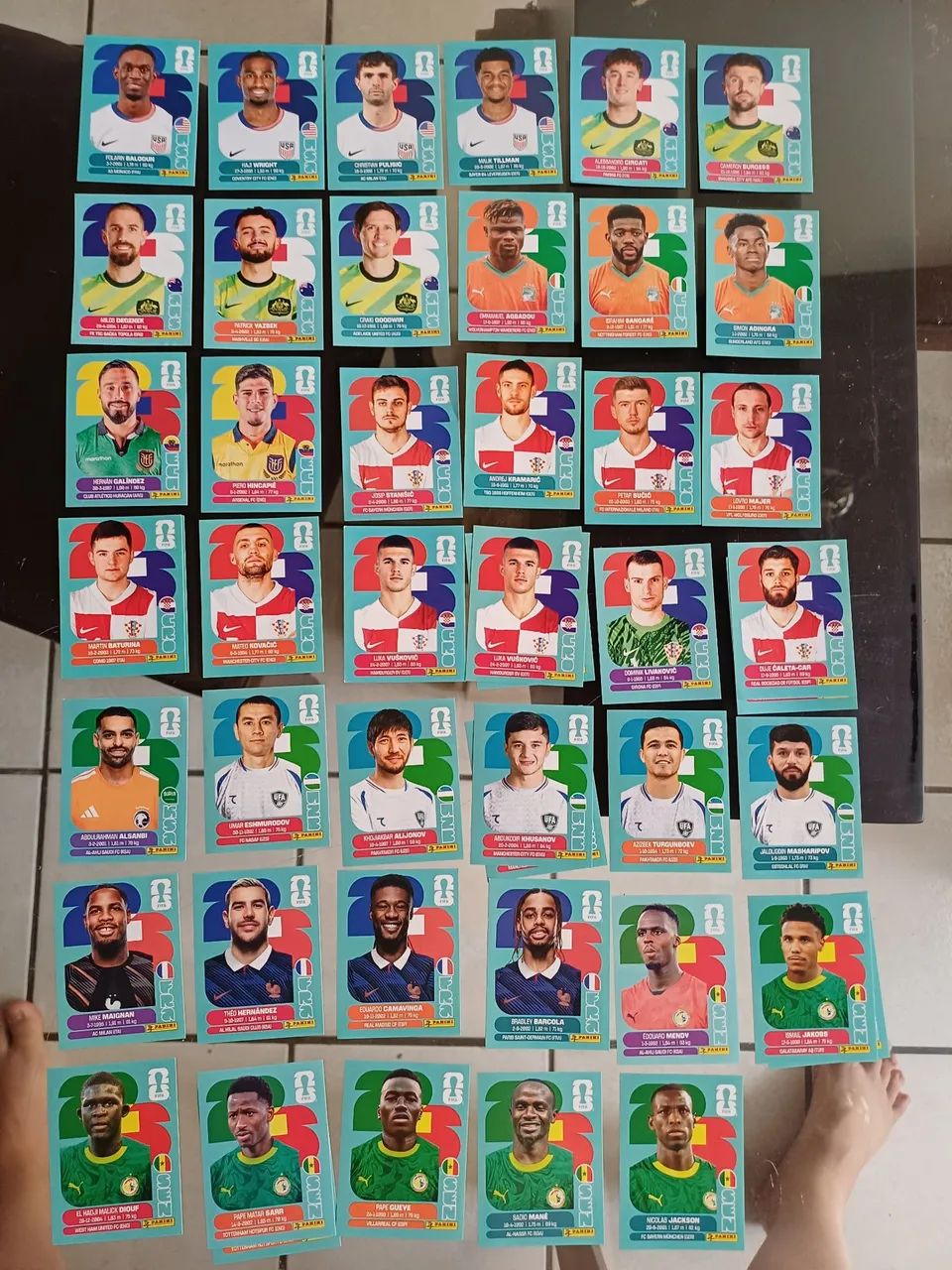 Lote com 171 figurinhas da copa 26 - Foto 2