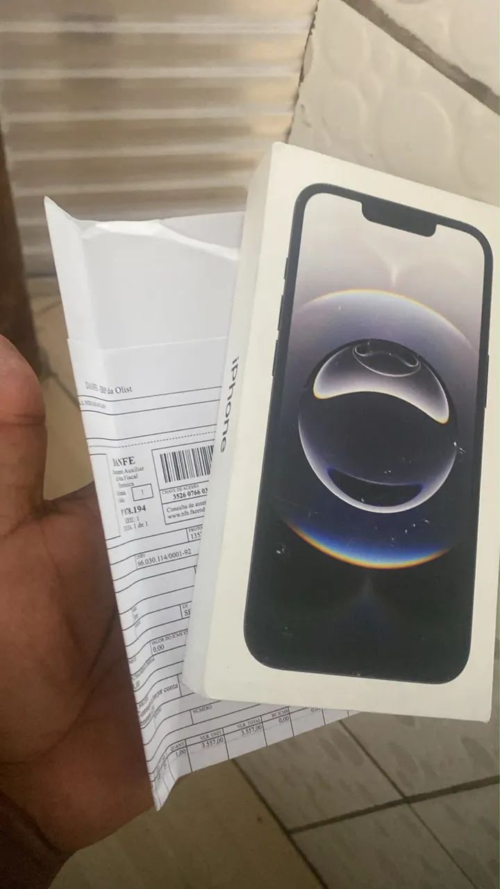 iPhone 16e 