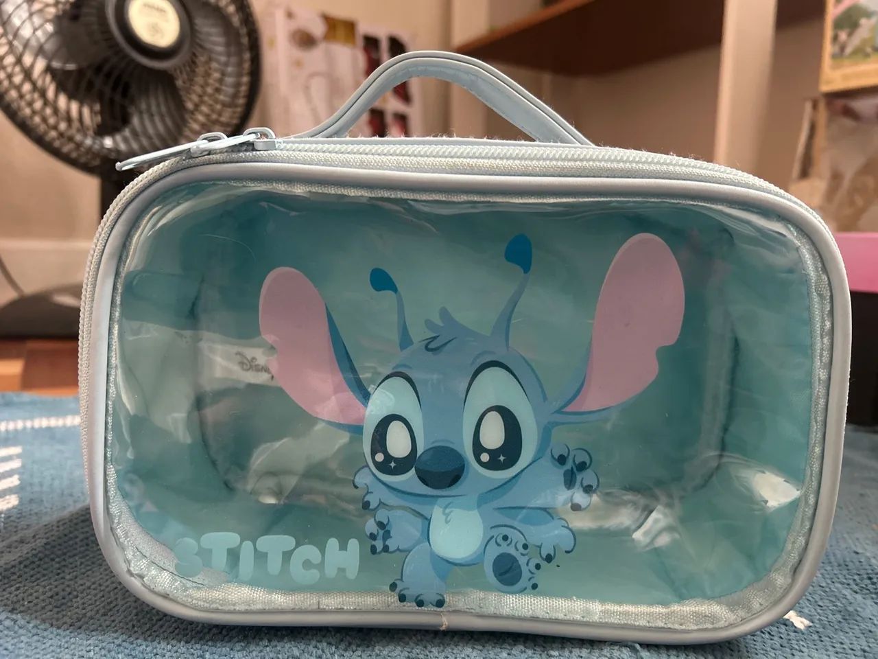 Necessaire Stitch Disney Transparente Azul - Foto 3